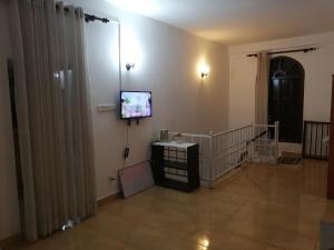 a living room with a flat screen tv on a wall at Holiday Home - SuSu Villa in Arangala