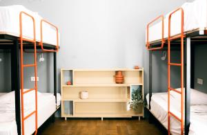 Katil atau katil-katil dalam bilik di Ruby Hostel - Lux Group Dorm Rooms