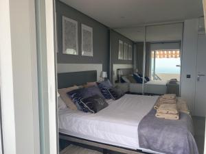 Ένα ή περισσότερα κρεβάτια σε δωμάτιο στο Colina Blanca Apartament Mirador Azul
