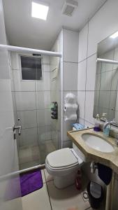 a bathroom with a shower and a toilet and a sink at Apartamento com 2 quartos próximo aCastelão Arena in Fortaleza