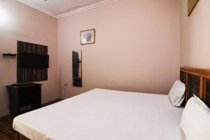 Ένα ή περισσότερα κρεβάτια σε δωμάτιο στο Hotel O Jyoti Palace