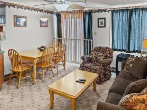 Posezení v ubytování ML178 2BR 2BA Mountain View WiFi Ski In Ski Out
