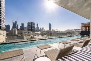 Kolam renang di atau dekat dengan Sunny Stylish Central Best Location Pool Gym