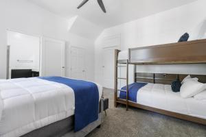 Photo de la galerie de l'établissement Family-Friendly 5BR | Sleeps 15 | 3 mins Downtown!, à Montgomery