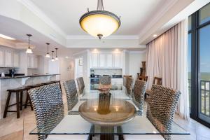 Η κουζίνα ή μικρή κουζίνα στο Phoenix West 2209 condo