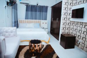 Postel nebo postele na pokoji v ubytování Le Patriotic Hotel