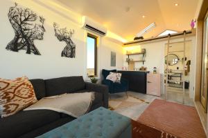 a living room with a couch and a kitchen at ART HAUS Grand Canyon South Rim - Hot Tub, Hammock, Movie Projector, Telescope in Valle