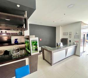 a kitchen with a counter with a fish tank at Hotel Plaza Sport in Bogotá