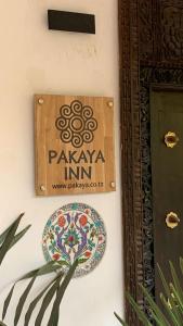 Un certificat, premiu, logo sau alt document afișat la Pakaya Inn