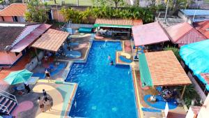 an overhead view of a pool at a resort at Villa Fairmont in Santa Elena de Uairén