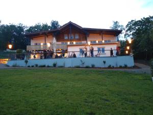 a house with people standing on the balcony at Weinturmsruhe in Bad Windsheim