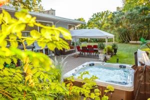 a hot tub in the yard of a house at Nature Oasis Bar Room in Dundas