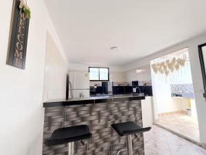 Кухня или мини-кухня в San Rafael apartamento amplio y cómodo cerca del río y parque principal
