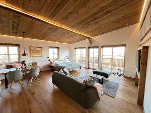 a living room with a couch and a bed at Weinturmsruhe in Bad Windsheim
