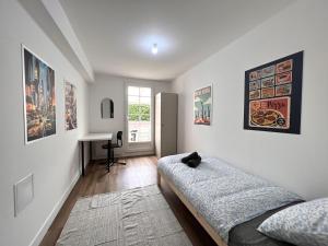 Postel nebo postele na pokoji v ubytování L'Aventura avec 7 chambres et Jardin