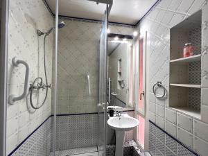 Koupelna v ubytování L'Aventura avec 7 chambres et Jardin + 52 fotografií