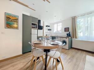 a kitchen and dining room with a table and chairs at Le Lodge de l'One in Luchon