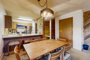 Η κουζίνα ή μικρή κουζίνα στο Cimarron #305