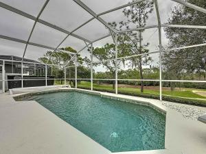 Πισίνα στο ή κοντά στο South Facing Golf Course Villa Updates Throughout