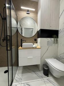 Ένα μπάνιο στο Heart of City Apartments V VI