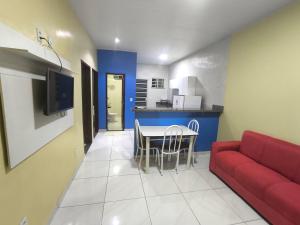 a living room with a red couch and a table at Boa vista, Olímpico - Apartamento mobiliado in Boa Vista