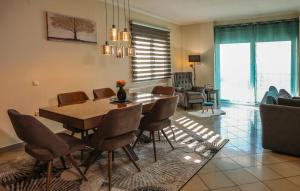 a dining room with a table and chairs at Villa Butterfly Igoumenitsa in Igoumenitsa