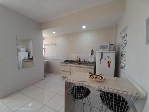 Η κουζίνα ή μικρή κουζίνα στο Golden Dolphin Supreme 1004 com cozinha ao lado do Shopping Singapura