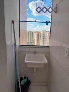 Ένα μπάνιο στο Golden Dolphin Supreme 1004 com cozinha ao lado do Shopping Singapura