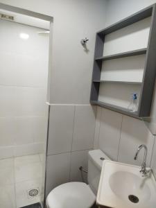 Ένα μπάνιο στο Vila Del Rei - Flat no Centro de São João Del rei +23 φωτογραφίες