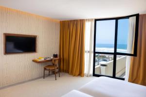 Μια τηλεόραση ή/και κέντρο ψυχαγωγίας στο Villa Sahrai, a Member of Design Hotels