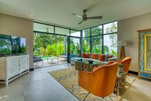 TV a/nebo společenská místnost v ubytování Costa Rica Villa Terraces Condo Southern Zone