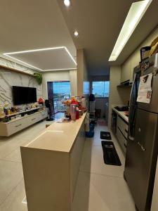 Kuchyň nebo kuchyňský kout v ubytování Apartamento 2 quartos cop30