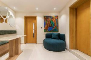 Un lugar para sentarse en A Spacious and Stylish 1 Bedroom Apartment