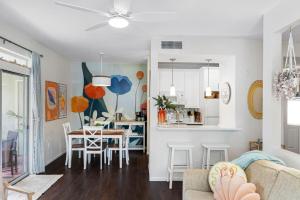 Χώρος καθιστικού στο Your Slice of Paradise Near Clearwater Beach