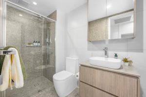 Koupelna v ubytování Cozy 2Bedroom Apt in Centre Canberra w/Parking + 13 fotografií