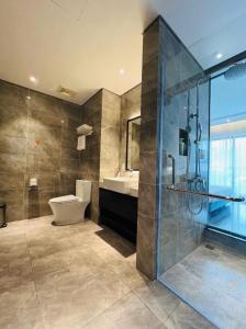 Ένα μπάνιο στο Liam House At Sapphire Ha Long
