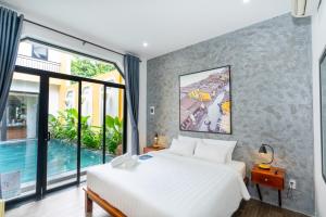 Postel nebo postele na pokoji v ubytování Hoi An Town Villa With Rice Field View + 64 fotografií