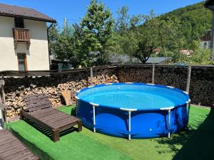 a hot tub in a yard with a bench at Guest House Plai in Yaremche