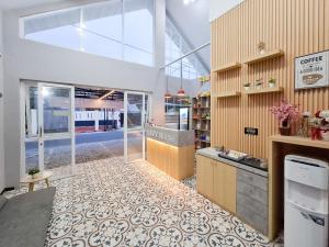 a room with a kitchen with a tile floor at Urbanview Livy House Blitar in Karangtengah