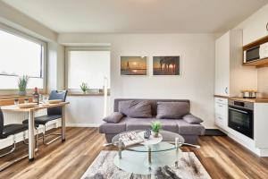 a living room with a couch and a table at Meerauszeit in Cuxhaven