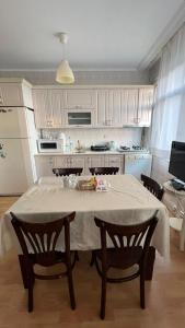 Kuchyň nebo kuchyňský kout v ubytování Golden age suites