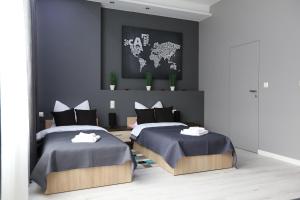 Łóżko lub łóżka w pokoju w obiekcie Apartamenty Centrum Krawiecka