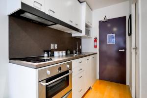 Η κουζίνα ή μικρή κουζίνα στο Central Auckland Studio Near Universities +4 φωτογραφίες