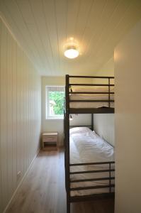 Katil dua tingkat atau katil-katil dua tingkat dalam bilik di Villa Haudalan Åndalsnes