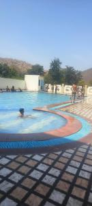 Bazén v ubytování New paradise garden rishi resort nebo v jeho okolí