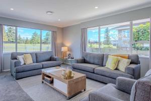 Χώρος καθιστικού στο Fairway Views - Golf Course location with Spa Pool