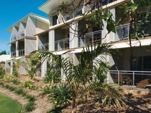 Oaks Broome Hotel外面的花园