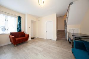 Χώρος καθιστικού στο Bright 2BR at Kilmainham Gaol reduced prices