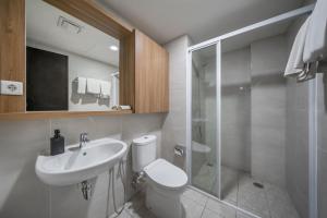 Ένα μπάνιο στο Cove Merakey