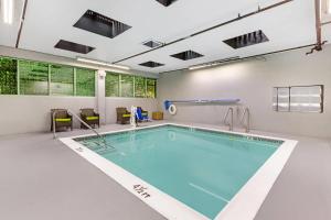 a pool in a room with a swimming pool at BLVD Hotel and Studios Universal-Hollywood, an Ascend Collection Hotel in Los Angeles